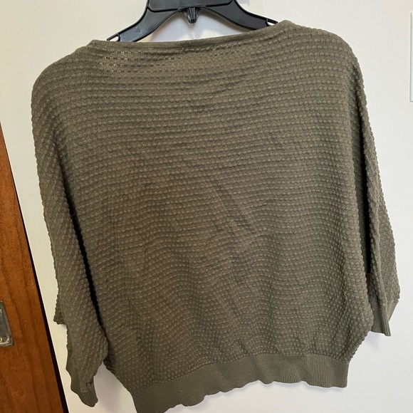 Green Sweater - Picture 4 of 4